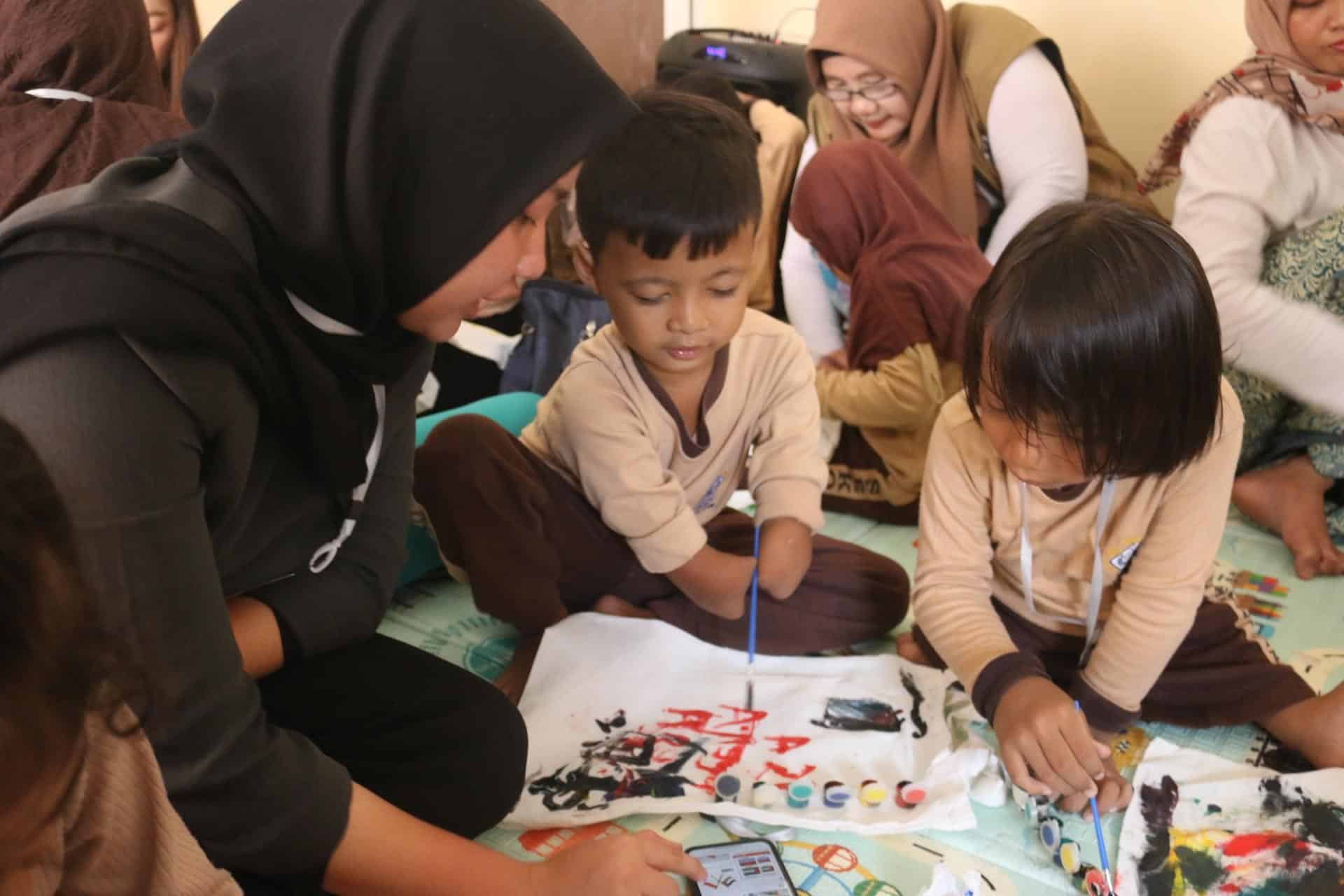 Kemeriahan Peringatan Hari Disabilitas Internasional yang diadakan oleh LPM Dompet Dhuafa dalam Seminar Caregiver yang diselenggarakan oleh LPM Dompet Dhuafa, pada Kamis (28/11/2024) di Citeureup, Kab. Bogor.