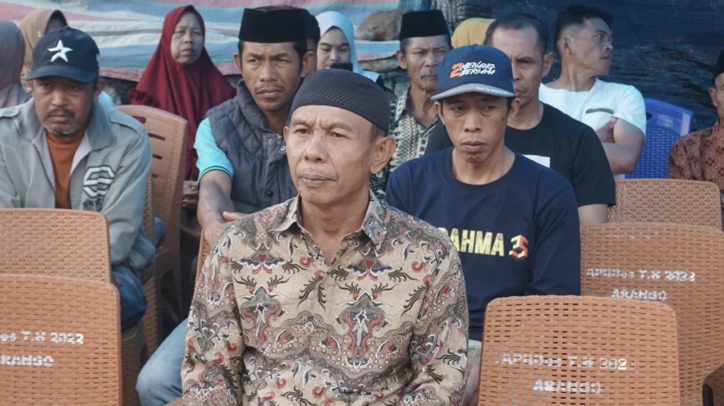 Para warga dan tokoh setempat turut hadir karena antusias dengan peluncuran Program Desa Berdaya di Sinjai, Sulawesi Selatan.