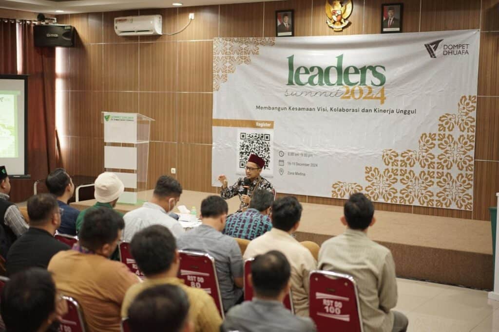 Membuka Rakernas Pimcab Dompet Dhuafa Leaders Summit 2024, Wakil Ketua Pengurus YDDR, Herdiansah, juga menyerukan untuk selalu tenang dan optimis melihat tantangan menjadi peluang kepada para pimcab Dompet Dhuafa di Aula Qatar Charity, Zona Madina, Bogor, Senin (16/12/2024).