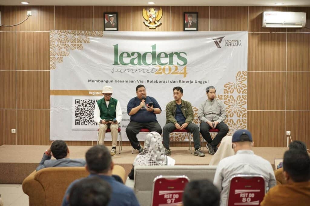 Dibagi dalam beberapa sesi, peserta Rakernas Pimcab Dompet Dhuafa Leaders Summit 2024 memaparkan kinerja tahunan 2024 dan roadmap 2025 di Aula Qatar Charity, Zona Madina, Bogor, Senin (16/12/2024).