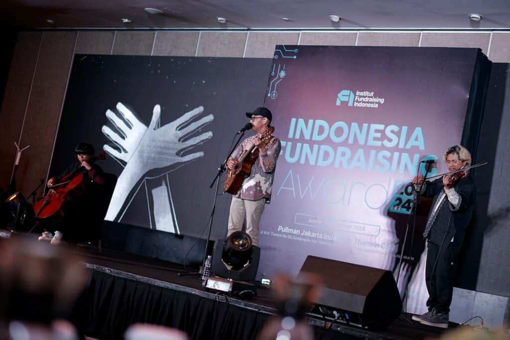 Penampilan musikalisasi puisi oleh Panji Sakti dalam ajang IFA 2024 di Pullman Hotel Jakarta, Jumat (13/12/2024).