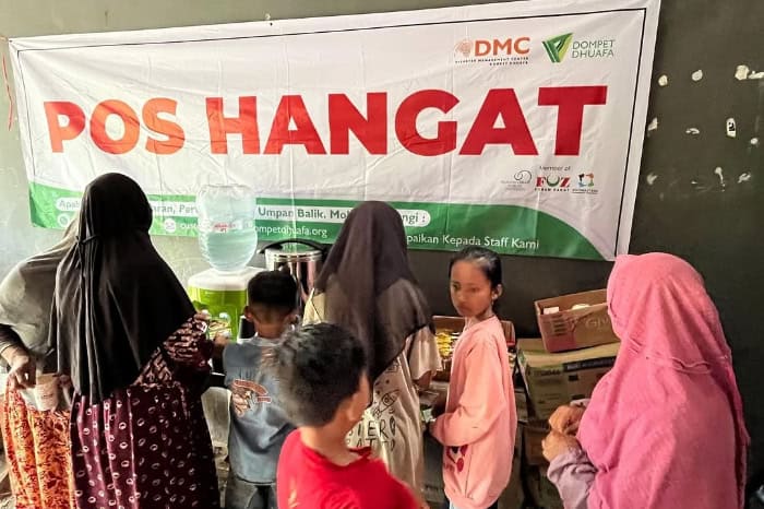 Pos Hangat hadir sejak Rabu (11/12/2024) untuk melayani para penyintas banjir bandang Sukabumi untuk kebutuhan darurat seperti snack, kopi, susu, gorengan dan minuman hangat lainnya.