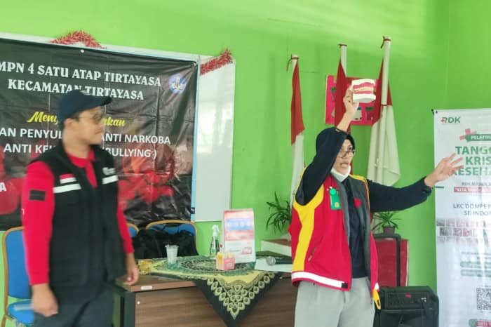 Aksi edukasi kesehatan terhadap siswa-siswa sekolah Pulau Tunda, Serang, Banten.