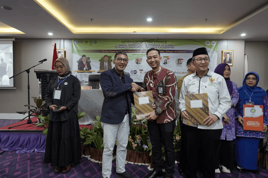 Dompet Dhuafa dalam Iqtishaduna International Conference, konferensi ekonomi internasional yang diselenggarakan oleh FEBI UIN Sunan Gunung Djati Bandung.