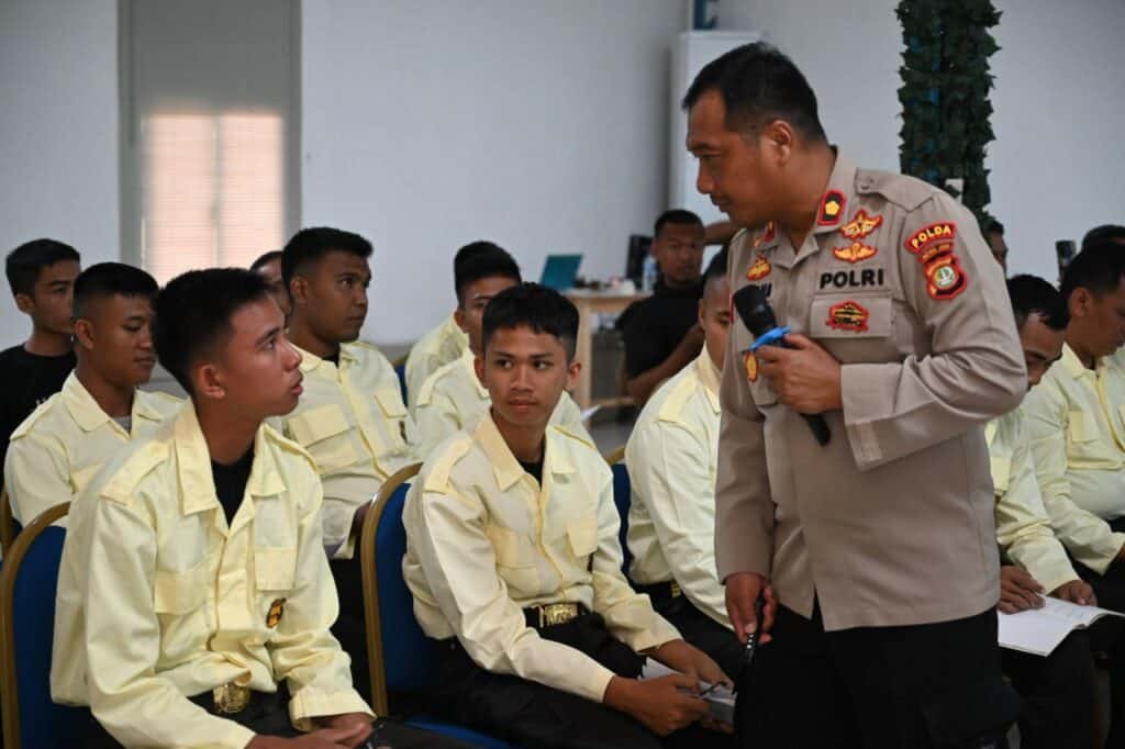 Rangkaian pemberian materi keamanan pada 23 peserta terpilih Pelatihan Security yang diselenggarakan IK oleh Binmas Polda Metro Jaya, Serua, Jumat (25/10/2024).