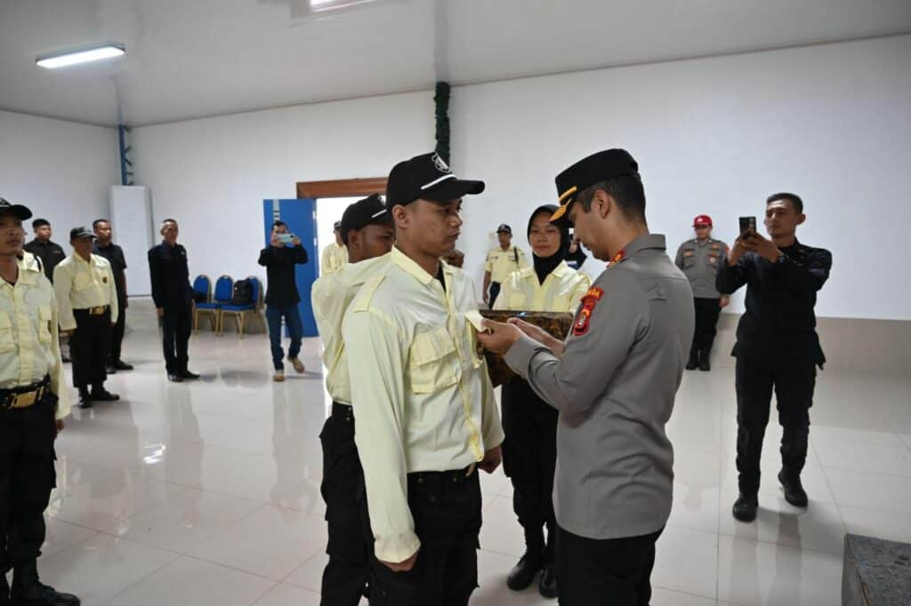 Rangkaian pengukuhan Gada Pratama pada 23 peserta terpilih Pelatihan Security yang diselenggarakan IK oleh Polda Metro Jaya, Serua, Jumat (25/10/2024).