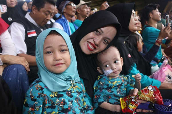 Memperingati Hari Ibu Nasional, LPM Dompet Dhuafa gelar Rihlah Ceria Shelter Sehati dengan mengajak pasien dan pendamping berwisata di Taman Impian Jaya Ancol.