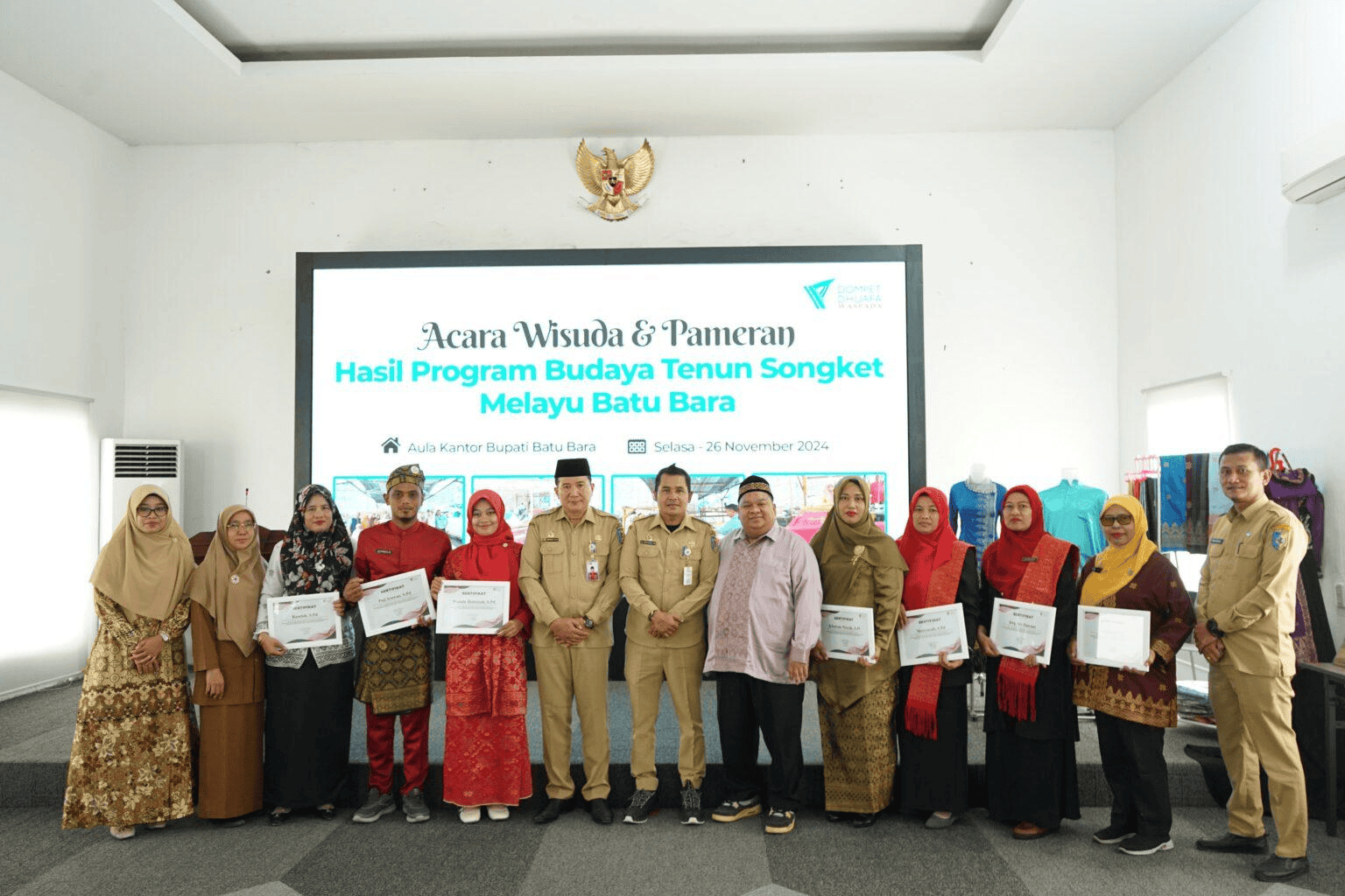 Wisuda dan pameran Program Budaya Tenun Songket Melayu Batu Bara