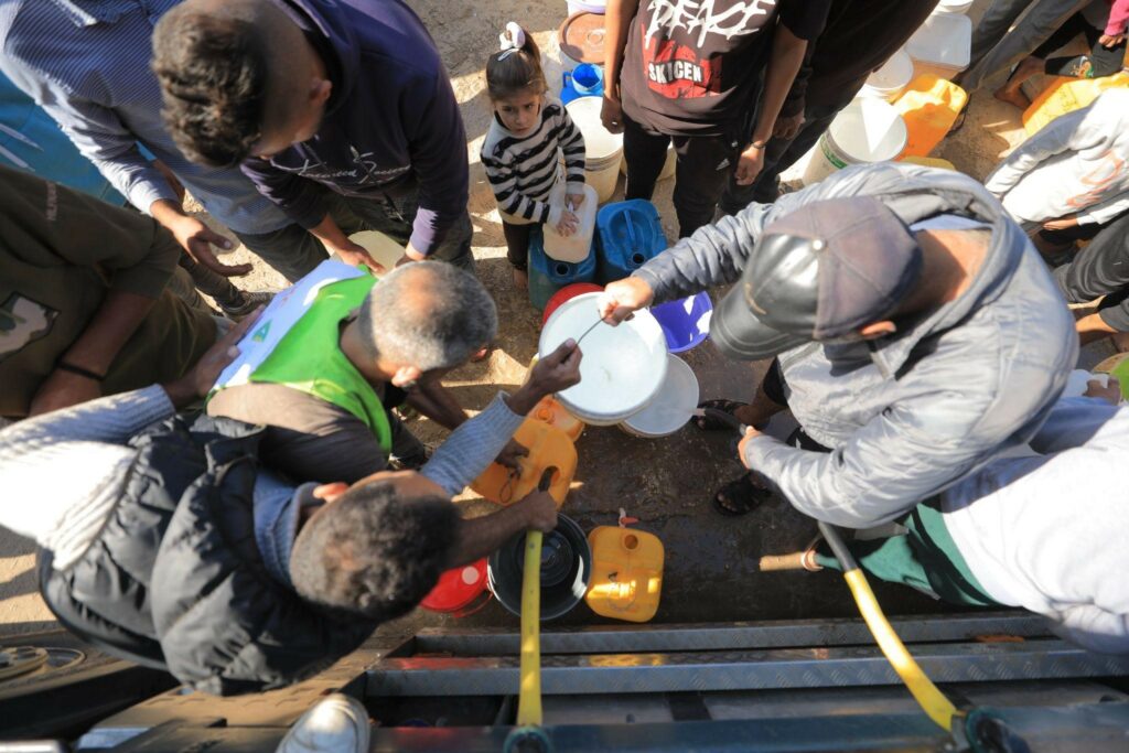 Dompet Dhuafa menghadirkan bantuan puluhan ribu liter air bersih di Gaza, Palestina.