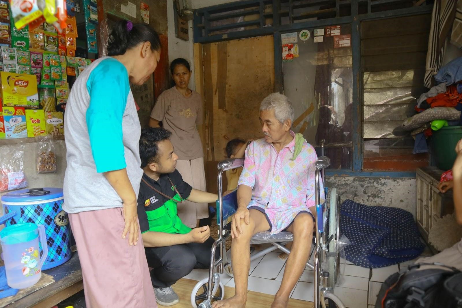 Penyerahan Bantuan Kursi Roda untuk Disabilitas dan Lansia, pada selasa (14/1/2025).