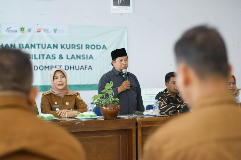 Ahmad Shonhaji sebagai Direktur Layanan Sosial Dakwah dan Budaya Dompet Dhuafa saat memberikan sambutan dalam Penyerahan Bantuan Kursi Roda untuk Disabilitas dan Lansia, pada selasa (14/1/2025) di kantor Kecamatan Rancabungur, Kabupaten Bogor.