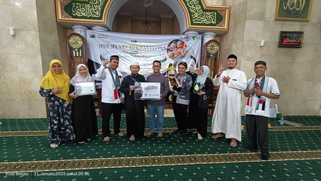 Penyerahan secara simbolis donasi IBS AL IKHLAS untuk kemanusiaan Palestina kepada Dompet Dhuafa.