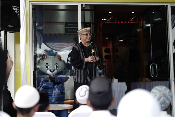 Dik Doank, Seniman Indonesia, turut hadir dalam Peresmian Klinik Sunat Kita Cabang Summarecon Bekasi, pada Jumat (11/2/2025).