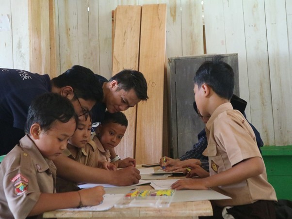 Dompet Dhuafa dan Paragon Lampung bersama siswa-siswi MI Al Hikmah, Datar Lebuay, Kabupaten Tanggamus, Sabtu (01/02/2025).