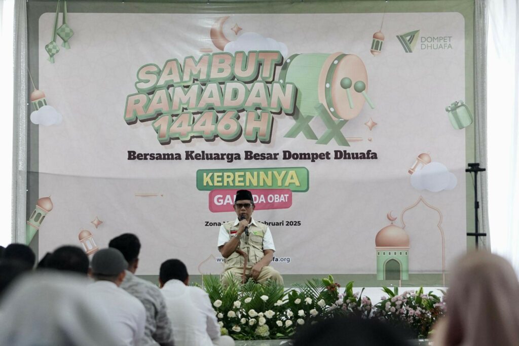 Parni Hadi sebagai Insiator dan Ketua Dewan Pembina Dompet Dhuafa saat memberikan pesan amanat kepada insan Dompet Dhuafa terkait nilai-nilai yang harus terus tumbuh, pada Sambut Ramadan 1446 H, Kamis (6/2/2025), di Aula Masjid Al Madina Dompet Dhuafa, Bogor.